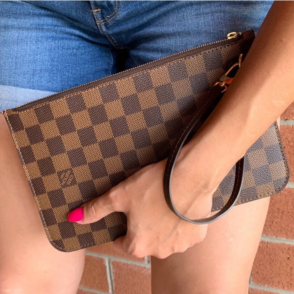 💎✨IT GIRL✨💎Authentic Louis Vuitton Leather Wristlet Pouchette